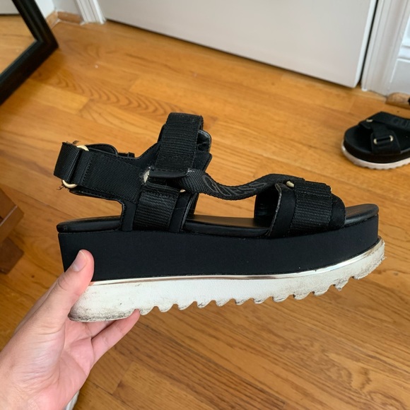 GUESS Velcro Strap Platforms✖️ - Picture 5 of 6